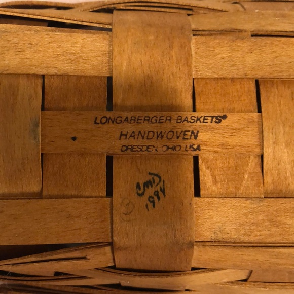 Longaberger Signed oblong cracker basket dated 1994 - Picture 6 of 13